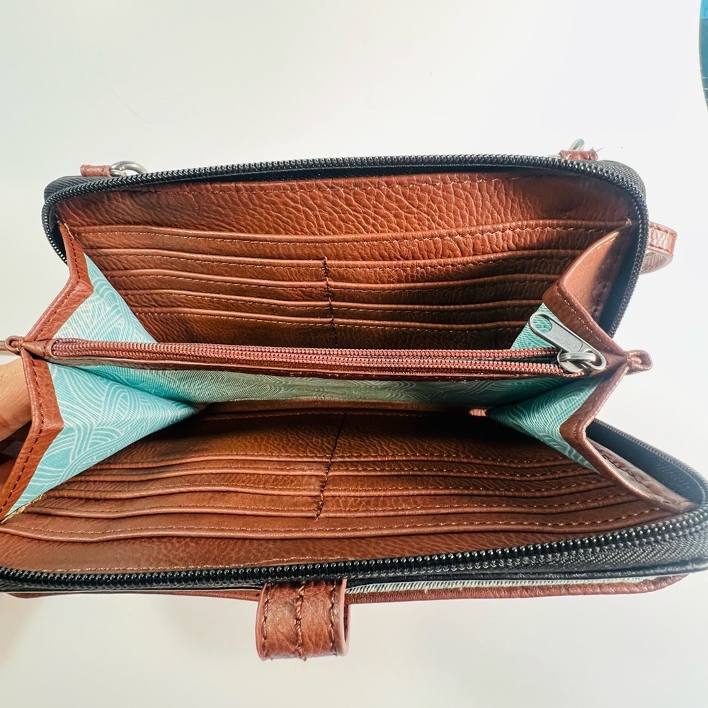 The Sak Black and Tan Crossbody Bag excellent condition - Picture 7 of 8